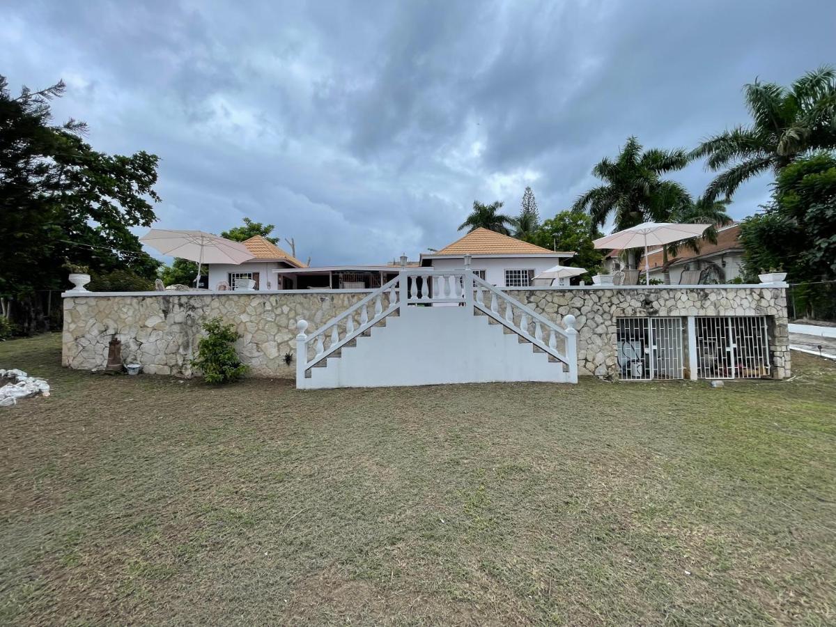 The Lodge @ Peaceful Palms Montego Bay Eksteriør billede