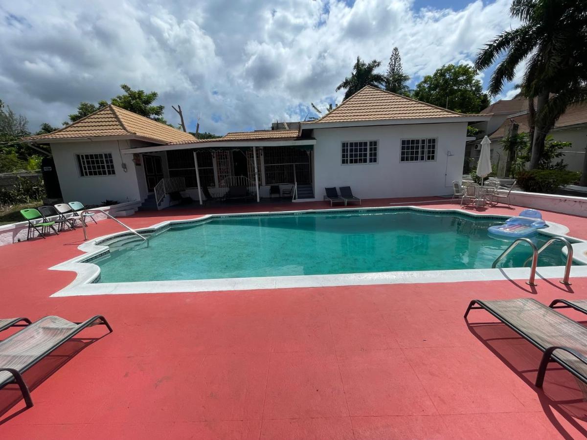 The Lodge @ Peaceful Palms Montego Bay Eksteriør billede